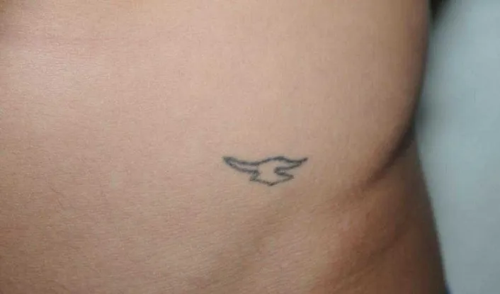 justin bieber bird hip tatoo